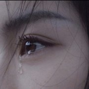 一只眼睛部位的女头
