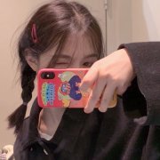 时尚自拍手机遮脸的女生头像图片