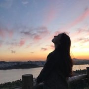 微信有气质唯美女人背影图片头像