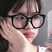 微信眼镜少女可爱头像图片