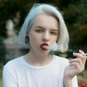 超拽抽烟的头像女霸气欧美图片