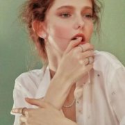 微信时尚大气的欧美女生头像