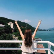 清新阳光女孩背影头像