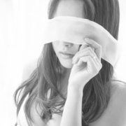 颓废伤感女生黑白头像图片