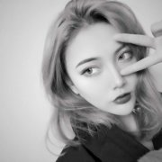 微信真人黑白女头高冷图片