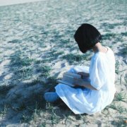 微信意境清新短发女生头像图片