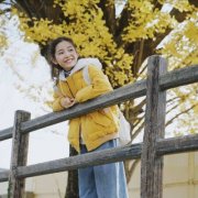 唯美清新黄色系女生头像图片