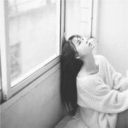 微信高清伤感女头黑白图片