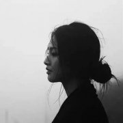 微信女生黑白伤感头像图片
