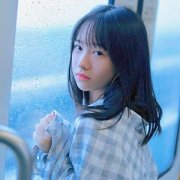 雨天窗口回首伤感女生头