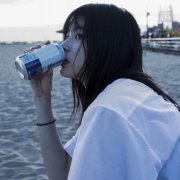 伤感喝啤酒女生头像图片