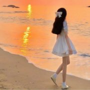 夕阳海边女神背影头像