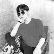 头像情侣霸气黑白一男一女 和心爱的人一起追逐日月