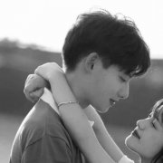 黑白浪漫唯美情侣头像 两人腻歪在一起的日常