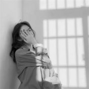 2025微信黑白女生头像高清真人