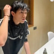2025年帅气男生头像真人