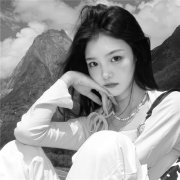 黑白高级女生头像图片